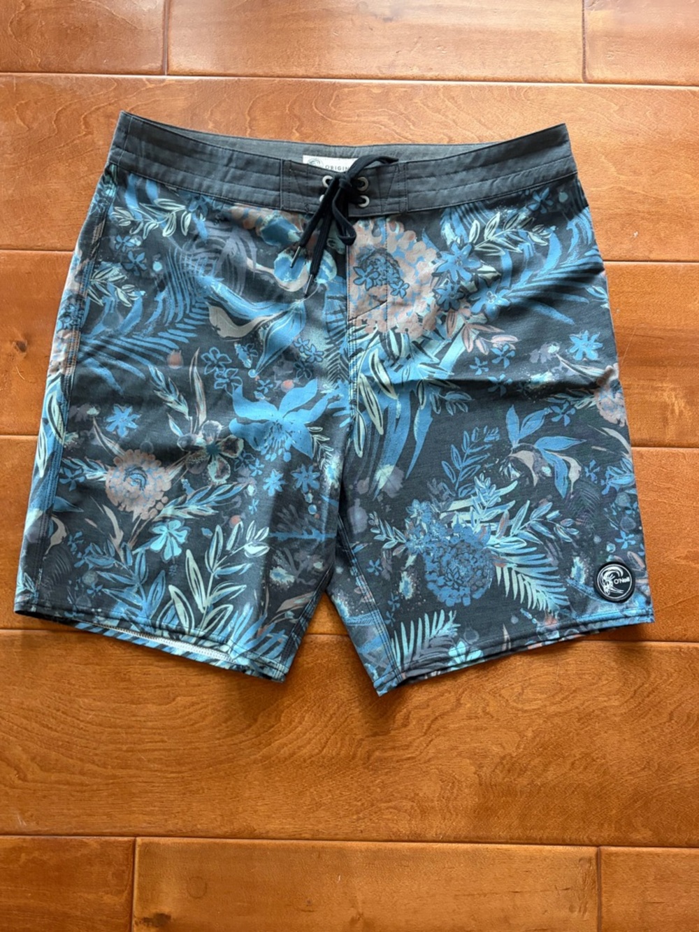 O'Neill Men's Black and Blue Floral Swim Board Shorts